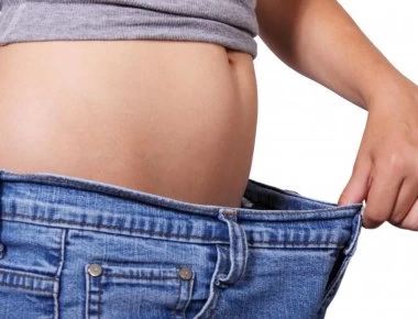 Επτά τροφές που «λιώνουν» το λίπος και εξαφανίζουν την κοιλιά